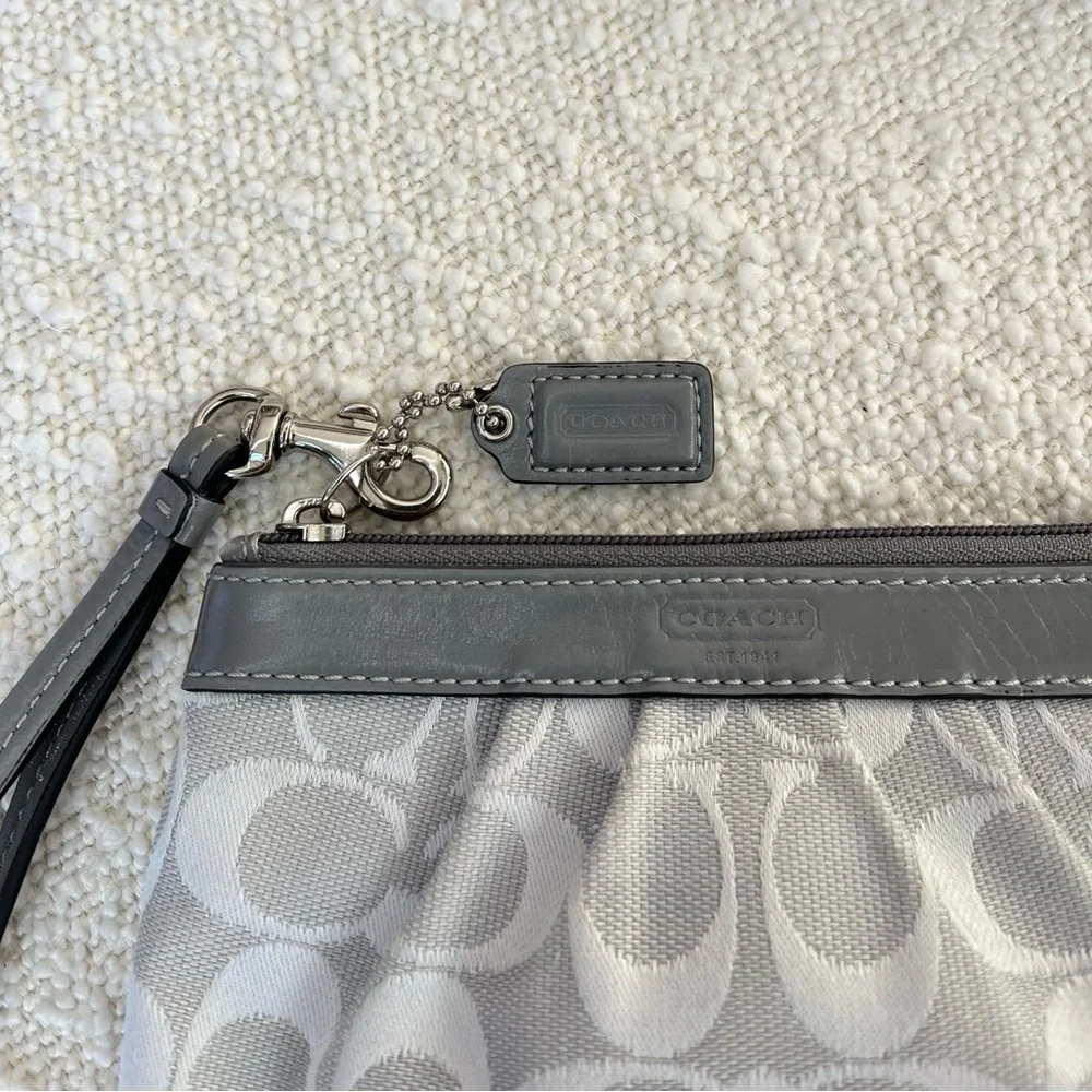 COACH wristlets cosmetic bag silver gray. Logo fabric leather trim AUTHENTIC! - Picture 3 of 6